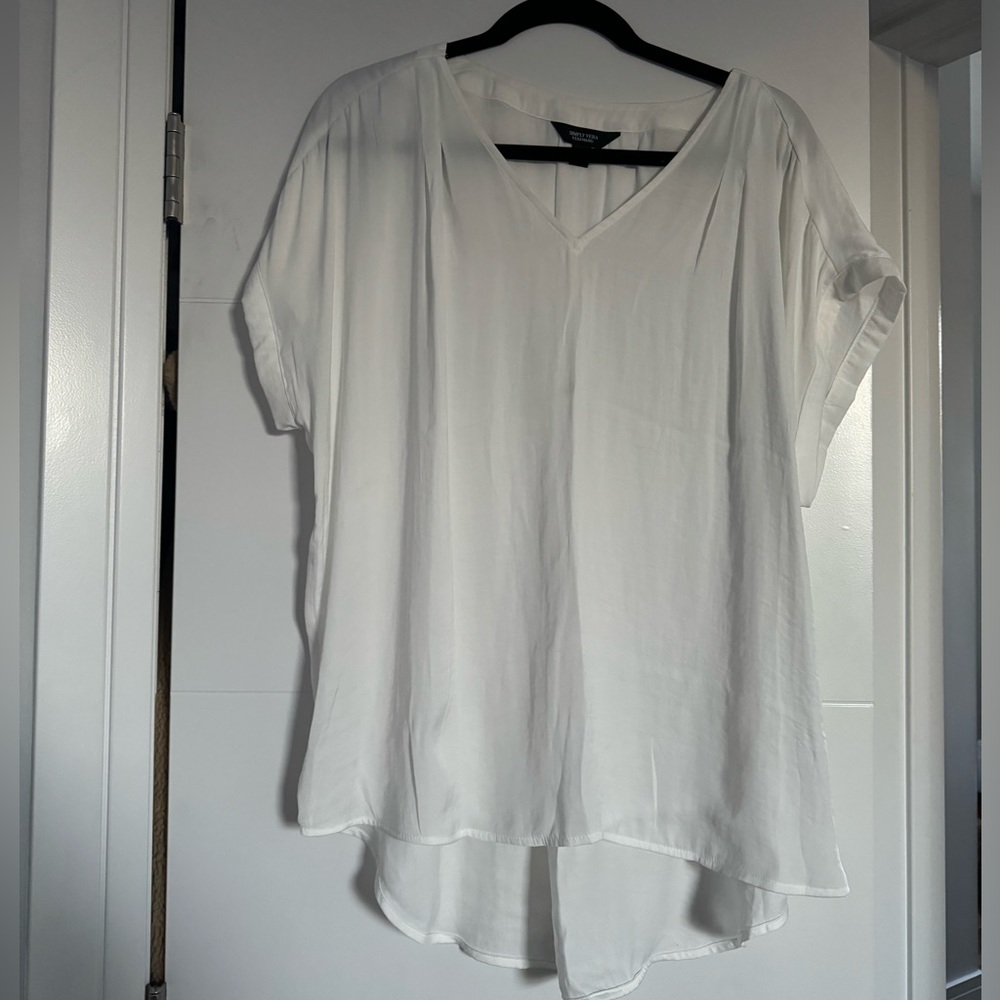 Simply Vera Vera Wang White V-Neck Short Sleeve blouse
